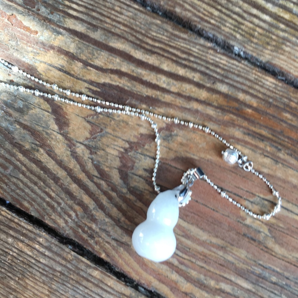 Jade gourd pendant necklace